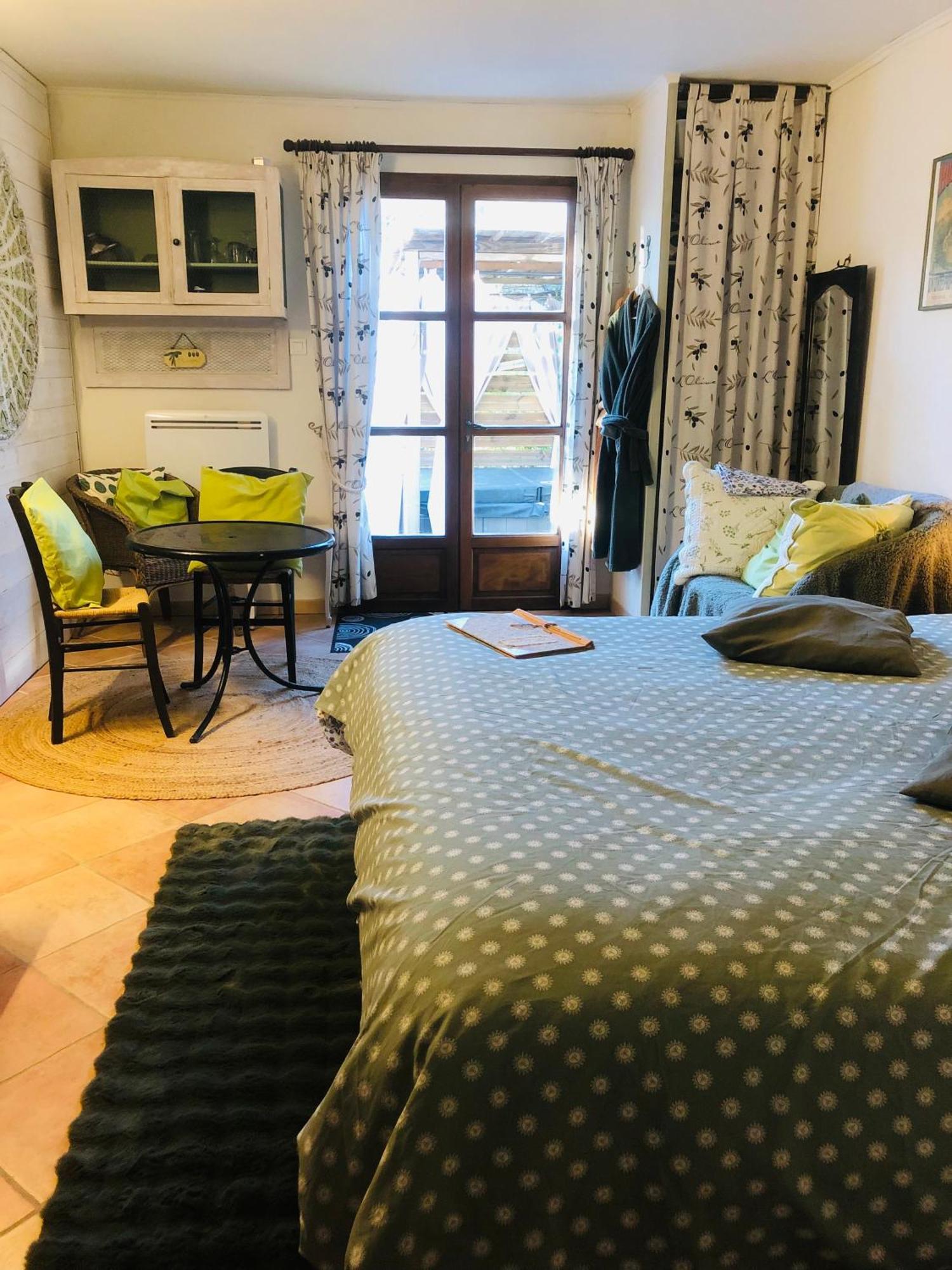 L'Oustaou B&B Piscine & Spa Besse-sur-Issole Екстер'єр фото